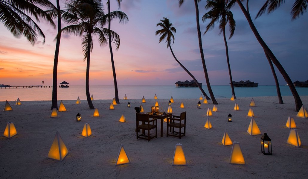 Romantic dining in the Maldives