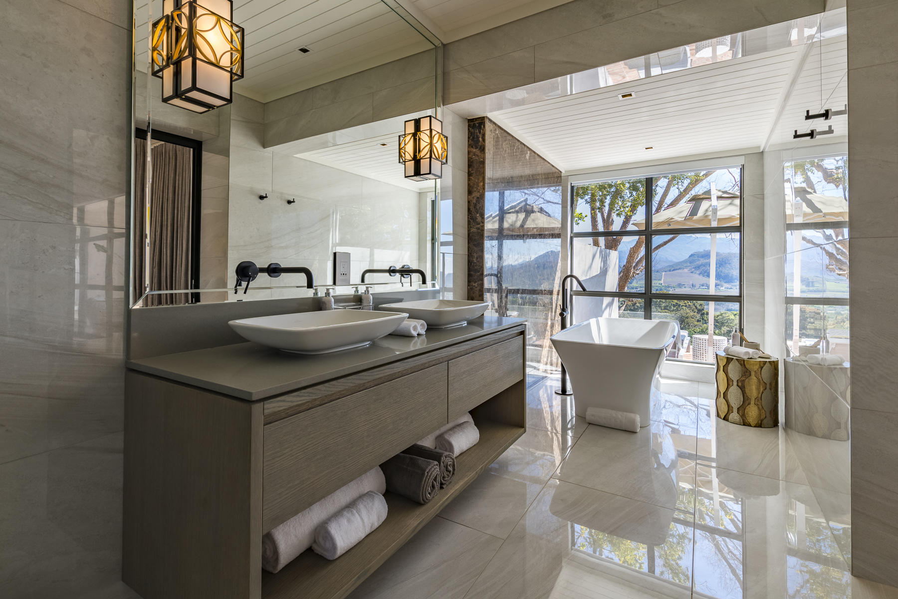 Africa Suite Interior bathroom with view