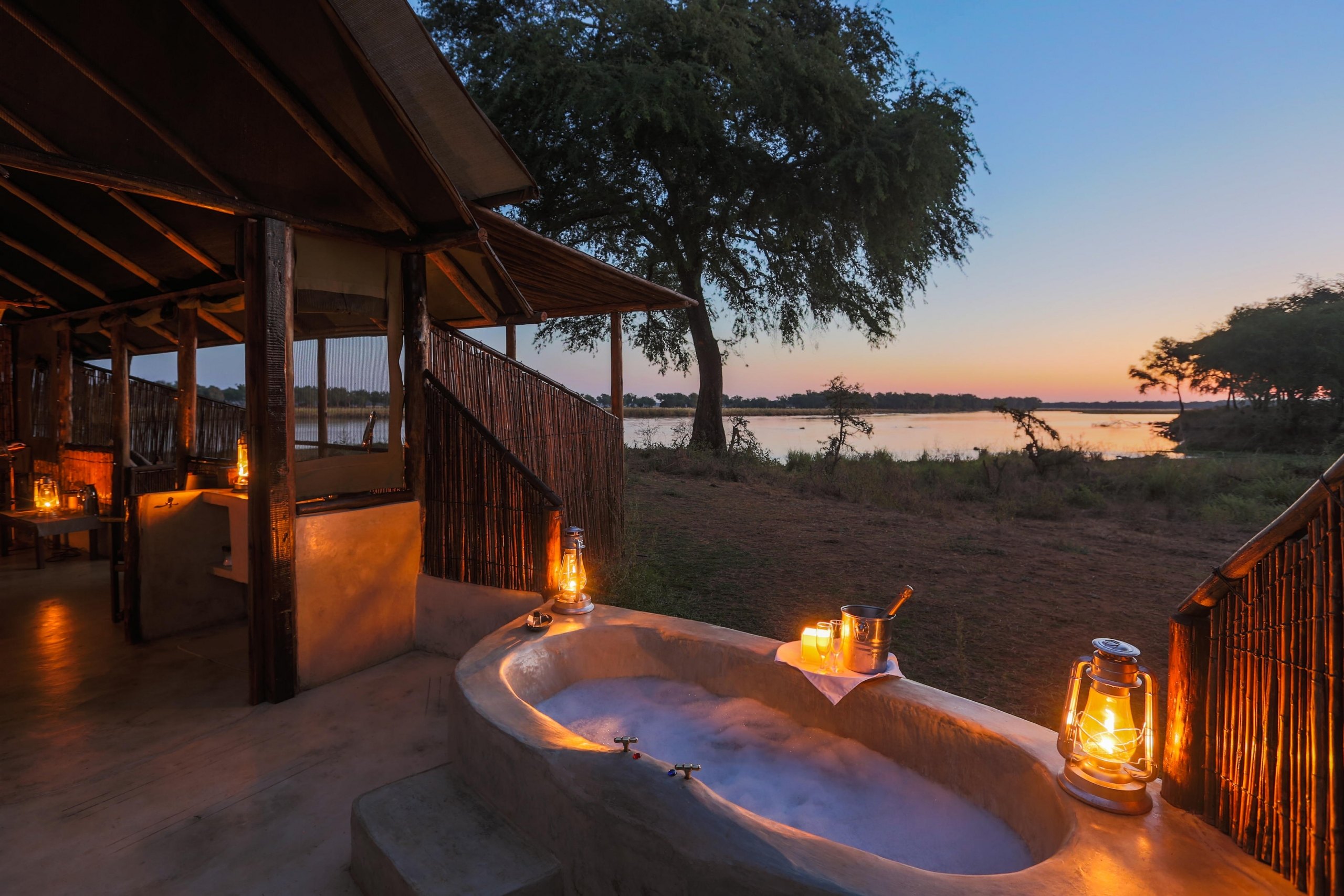 Old Mondoro a bushcamp with class and romance