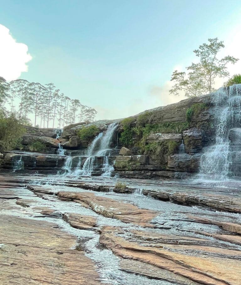 Fairlawn Falls - Waterfalls and Picnic - Sri Lanka