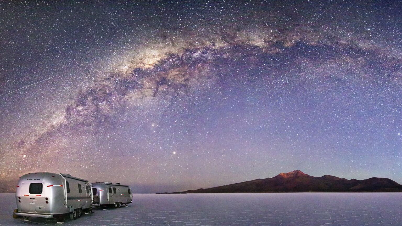 Airstream Camper -Uyuni Salt Flats